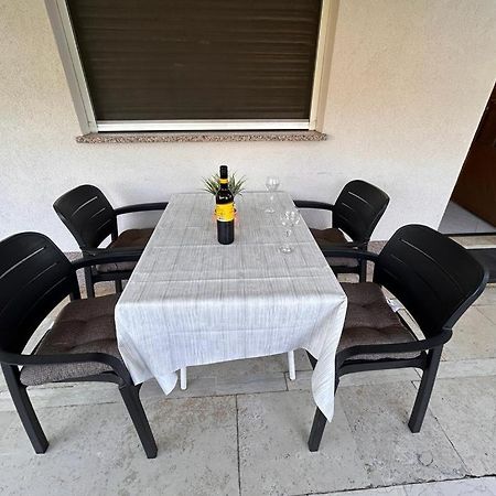 Apartment Near The Sea 650 Рабац Екстериор снимка