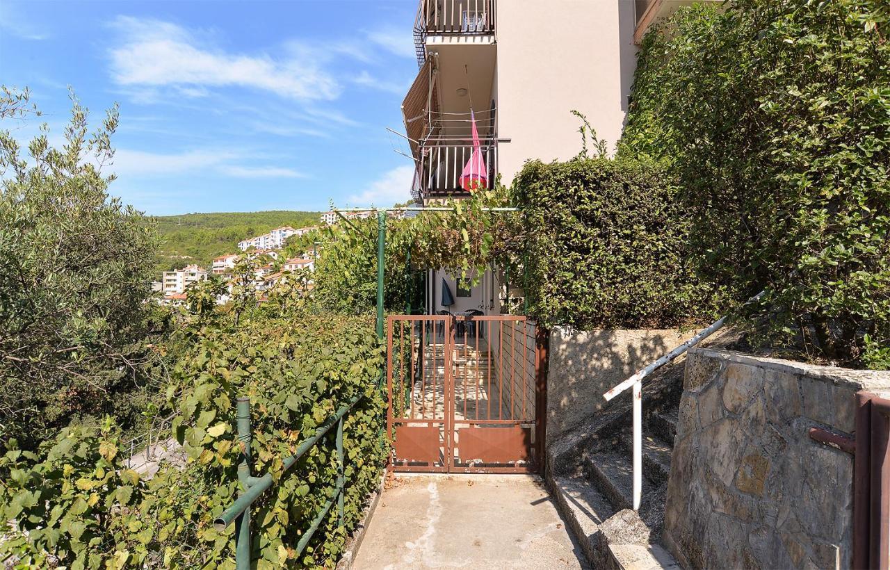 Apartment Near The Sea 650 Рабац Екстериор снимка