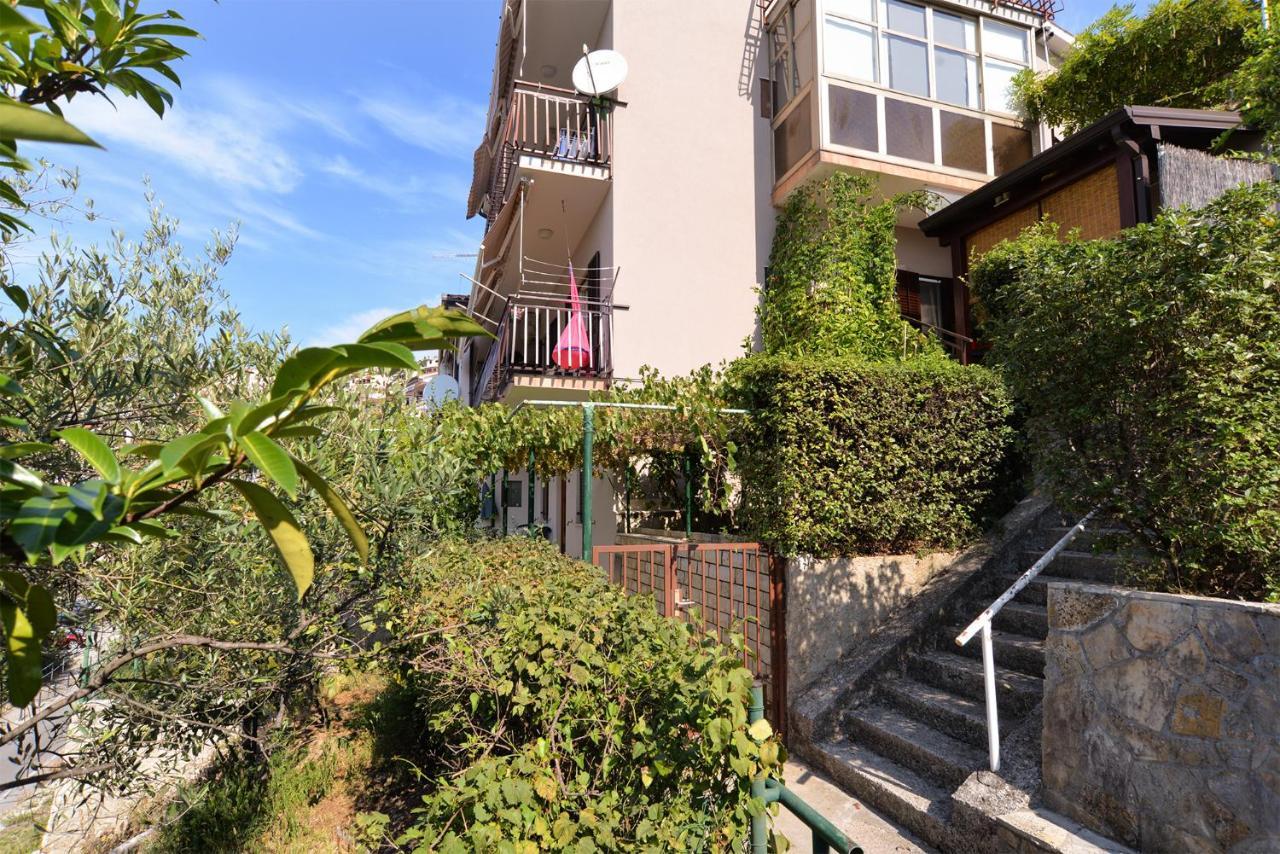 Apartment Near The Sea 650 Рабац Екстериор снимка