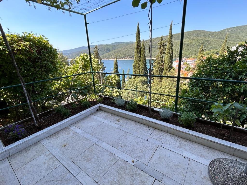Apartment Near The Sea 650 Рабац Екстериор снимка