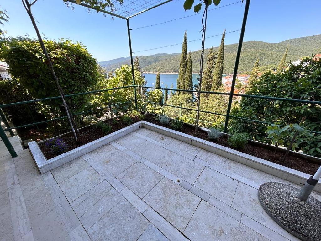 Apartment Near The Sea 650 Рабац Екстериор снимка