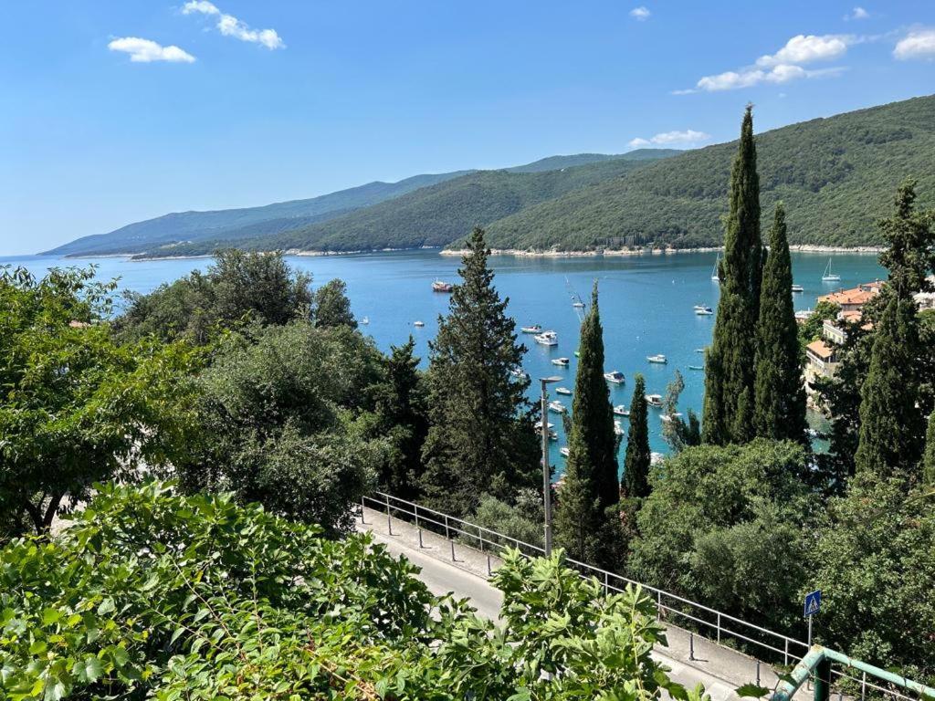 Apartment Near The Sea 650 Рабац Екстериор снимка
